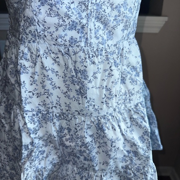 🎉2xHost Pick🎉 Florence by Mills Floral Blue and White Top - Picture 11 of 12